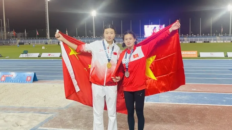 Ngọc Ánh (phải) đã có HCB quan trọng tại giải vô địch trẻ châu Á 2025 (dành cho nhóm tuổi U18). Ảnh: NGUYỄN ĐỨC