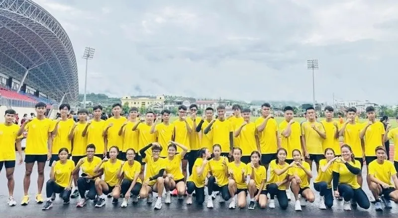 VĐV điền kinh trẻ TPHCM đã thi đấu để giữ hạng nhì toàn đoàn tại giải đấu năm nay. Ảnh: TRỊNH ĐỨC