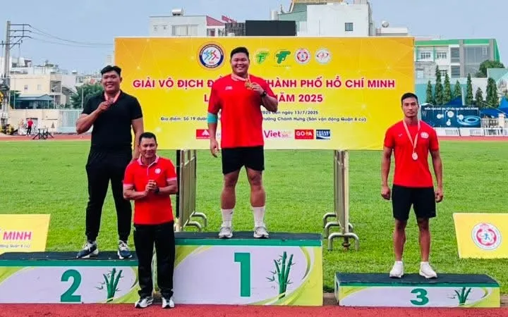 Tuyển thủ Phan Thanh Bình đang có sự chuẩn bị tích cực để có kết quả tốt nhất trong nội dung đẩy tạ nam. Ảnh: THANH BÌNH