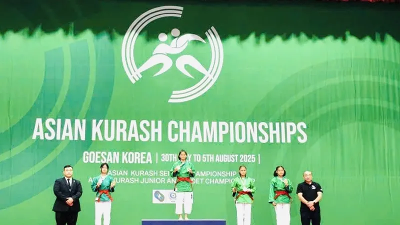 Võ sĩ của kurash Việt Nam giành HCV tại nội dung vô địch trẻ. Ảnh: NGUYỄN HỮU