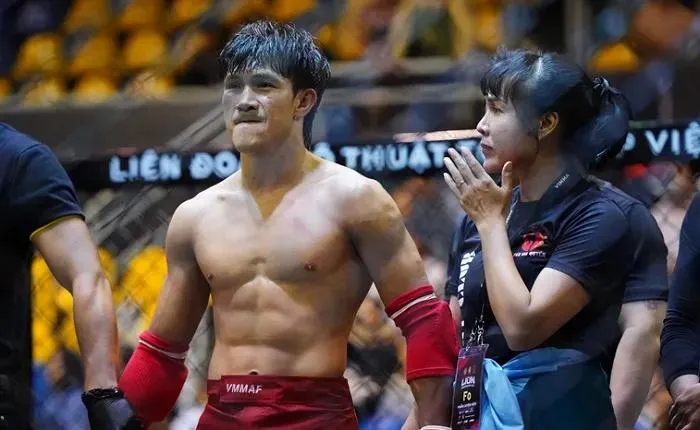 Nguyễn Trần Duy Nhất có suất vào bán kết tại World Games 2025 khi vượt qua võ sĩ chủ nhà. Ảnh: VMMAF