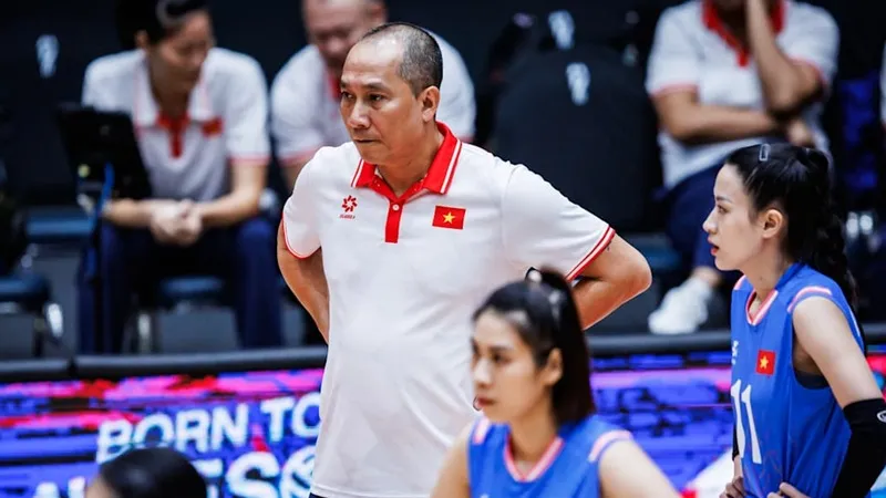 Thầy trò HLV Nguyễn Tuấn Kiệt có vị trí 31 tại giải thế giới 2025. Ảnh: FIVB