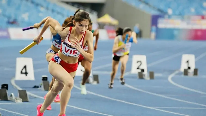 VĐV tiếp sức 4x400m nữ sẽ có chuyên gia tham gia huấn luyện. Ảnh: D.P