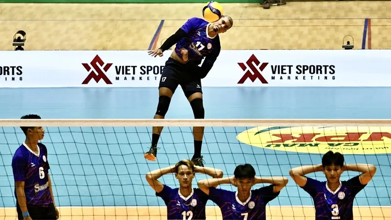 Ngoại binh Evandro (17) không kịp sang Việt Nam thi đấu vào tháng 10. Ảnh: DŨNG PHƯƠNG