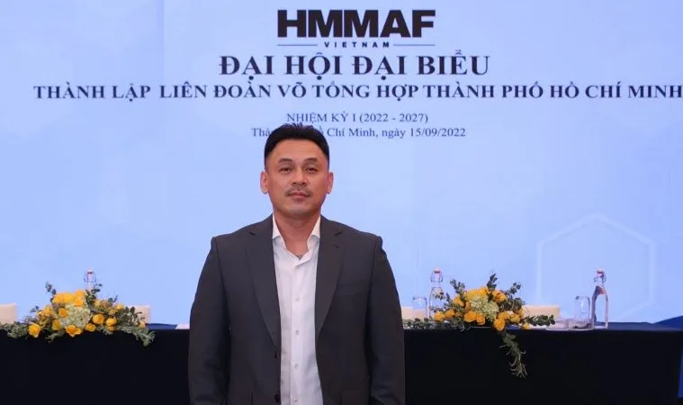 Ông Lưu Tú Bảo đang là Chủ tịch Liên đoàn võ thuật tổng hợp TPHCM. Ảnh: HMMAF