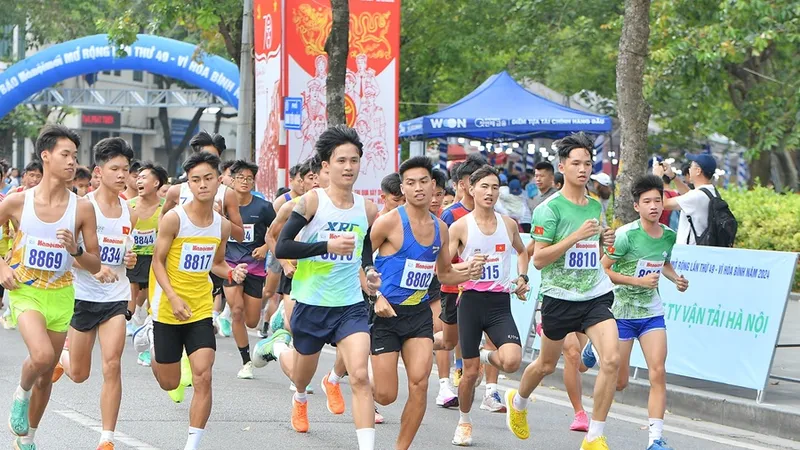 Các VĐV tham gia thi đấu để giành kết quả cao nhất tại giải Báo Hànộimới mở rộng. Ảnh: HNM