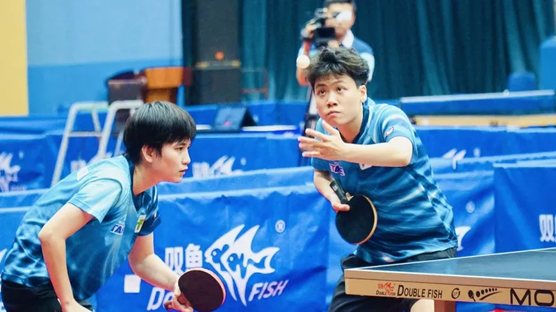 Nguyễn Khoa Diệu Khánh và Nguyễn Bạch Thanh Thư đã vô địch nội dung đôi nữ. Ảnh: TABLE TENNIS REVIEW
