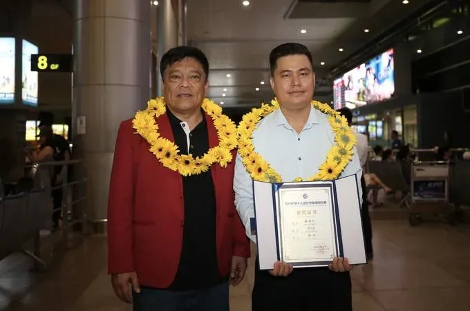 Lại Lý Huynh (phải) là kỳ thủ có nhiều thành tích quốc tế cho cờ tướng Việt Nam. Ảnh: DŨNG PHƯƠNG
