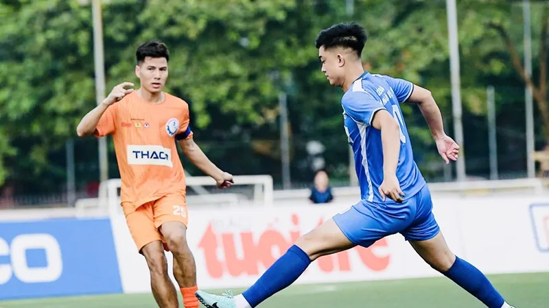 Các cầu thủ thi đấu trận chung kết. Ảnh: KX