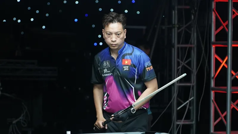 Dương Quốc Hoàng tập luyện tại Cung điền kinh trong nhà Mỹ Đình (Hà Nội) trước khi thi đấu chính thức. Ảnh: HUY HOÀNG 