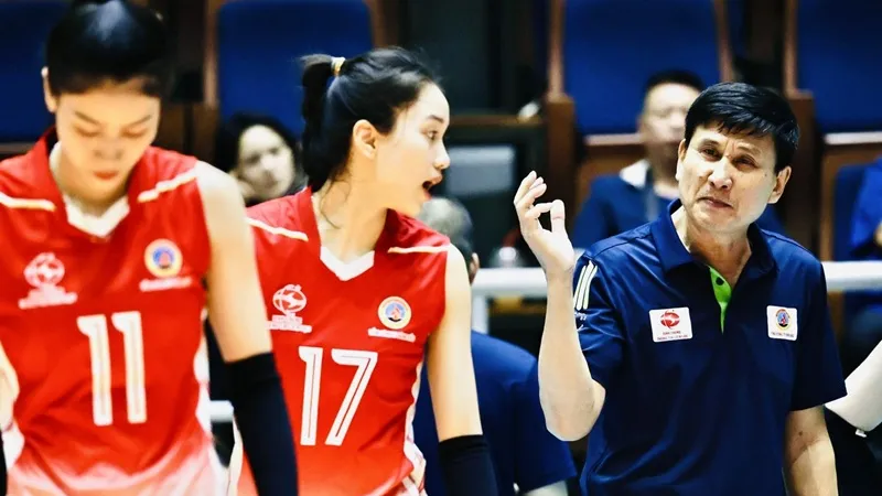 Đội Binh chủng Thông tin đã vào vòng chung kết sau trận thắng buổi tối ngày 8-10. Ảnh: DŨNG PHƯƠNG