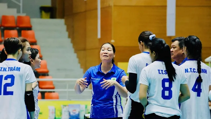 Đội bóng chuyền nữ TPHCM chưa giành được chiến thắng tại giải quốc gia năm nay. Ảnh: DŨNG PHƯƠNG
