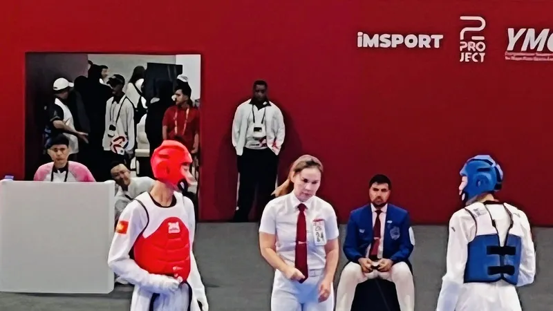 Tuyển thủ taekwondo Việt Nam tranh tài tại Bahrain. Ảnh: TRUNG THÀNH