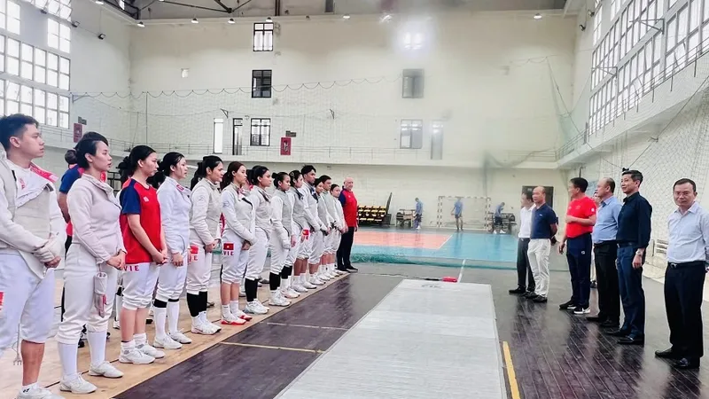 Đoàn làm việc của Cục TDTT Việt Nam đã gặp mặt các tuyển thủ quốc gia đang tập luyện tại Bắc Ninh. Ảnh: MINH MINH