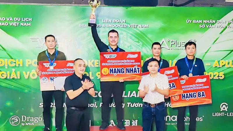Cơ thủ Nguyễn Nhật Thanh giành HCV cho đội billiards TPHCM tại giải. Ảnh: ĐOÀN TUẤN