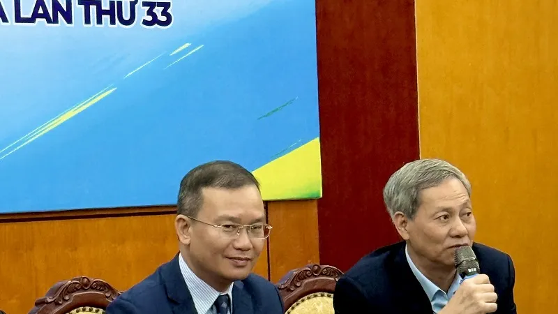 Ông Nguyễn Hồng Minh (trái) dự kiến được giao nhiệm vụ Trưởng đoàn thể thao Việt Nam tham dự SEA Games 33-2025. Ảnh: MINH CHIẾN
