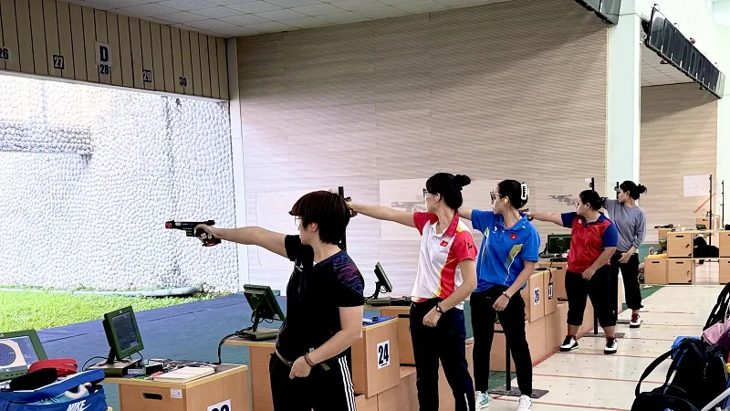 Đội tuyển bắn súng Việt Nam đang tích cực chuẩn bị cho SEA Games 33-2025. Ảnh: MINH CHIẾN
