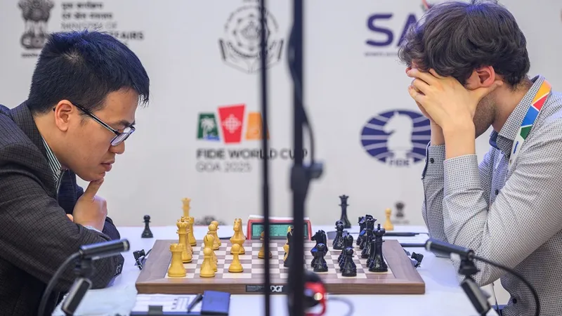 Lê Quang Liêm sẽ tiếp tục thi đấu lượt tie-breaks trong ngày 16-11 tại vòng 5. Ảnh: FIDE
