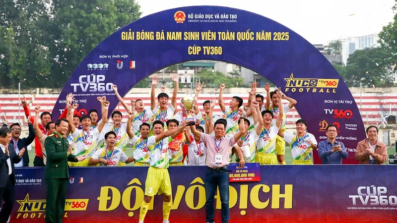 Đội bóng Đại học Huế đã lên ngôi vô địch xứng đáng ở giải đấu năm nay. Ảnh: XUÂN HOÀNG