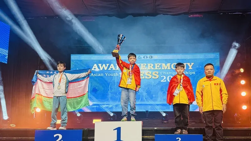 Kỳ thủ Nguyễn Xuân Phương giành tấm HCV cờ chớp cá nhân nam tại giải vô địch trẻ châu Á 2025. Ảnh: B.VINH