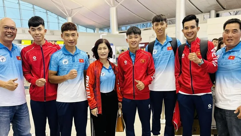 Đội tuyển xe đạp đường trường nam Việt Nam sang Thái Lan tham dự SEA Games 33-2025. Ảnh: VCF