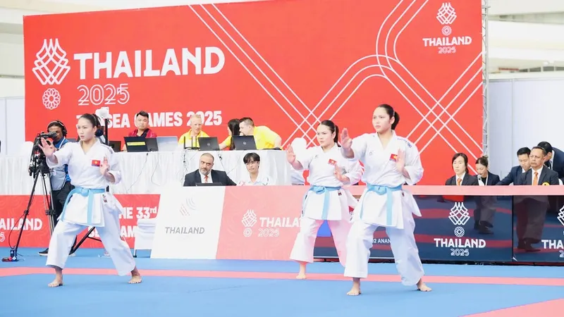 Võ sĩ kata nữ Việt Nam đã giành được HCV tại SEA Games 33-2025. Ảnh: DP