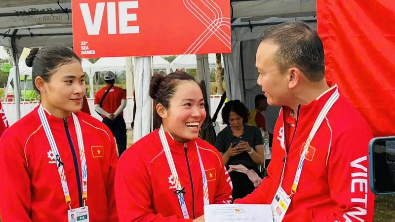 Nguyễn Thị Hương (giữa) đang giữ vững phong độ tại SEA Games 33-2025. Ảnh: DŨNG PHƯƠNG