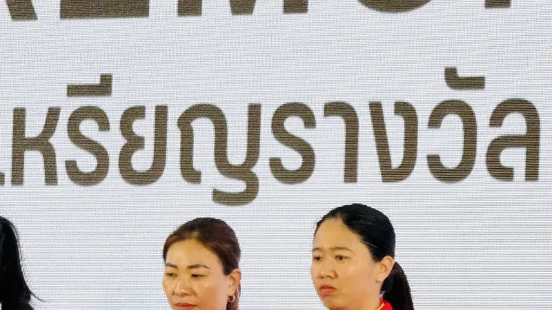 2 bi thủ Việt Nam giành HCV nội dung đôi nữ. Ảnh: ĐOÀN TTVN
