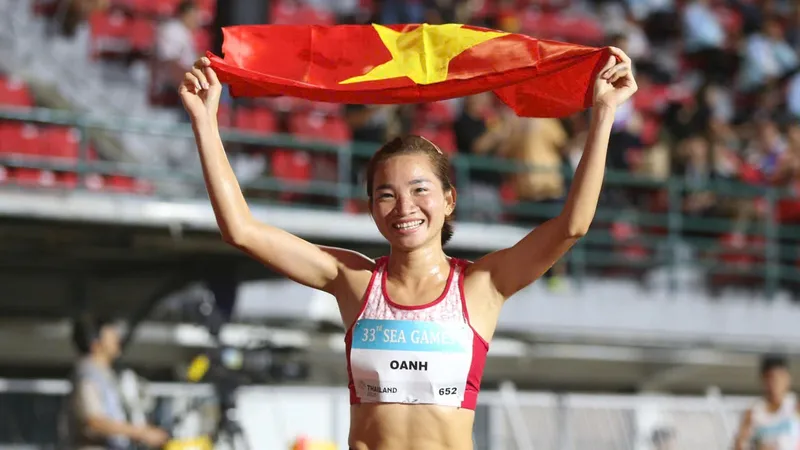 Nguyễn Thị Oanh tiếp tục giành HCV tại SEA Games 33-2025 trong cự ly 5.000m. Ảnh: DŨNG PHƯƠNG