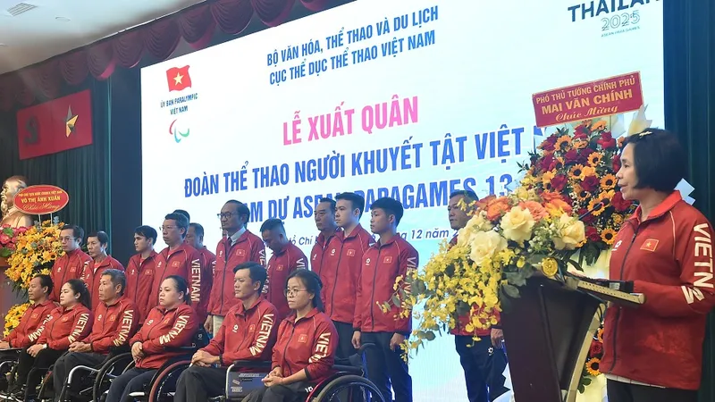 Đoàn thể thao người khuyết tật Việt Nam làm Lễ xuất quân tham dự ASEAN Para Games 13. Ảnh: VGP/GIANG THANH