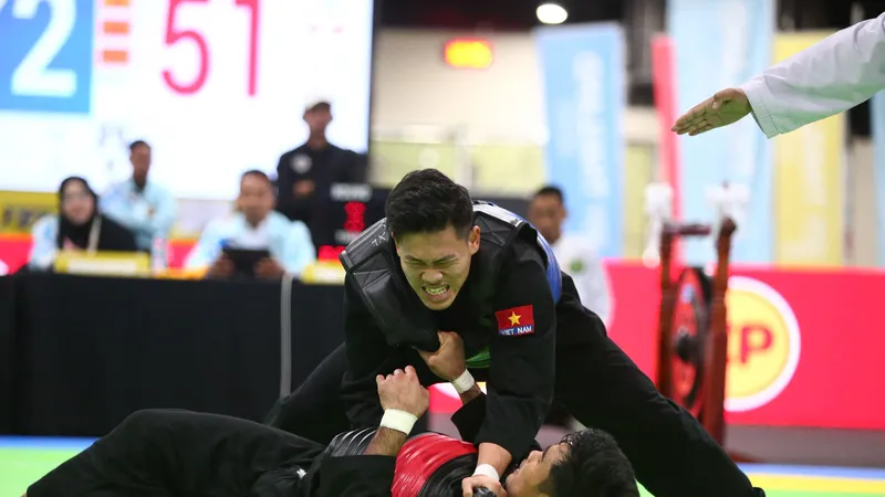 Tấn Sang đã nỗ lực thi đấu trong trận chung kết. Ảnh: DŨNG PHƯƠNG