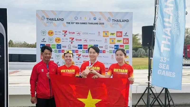 Cua-rơ Nguyễn Thị Thật giành HCĐ tại SEA Games 33-2025. Ảnh: VCF