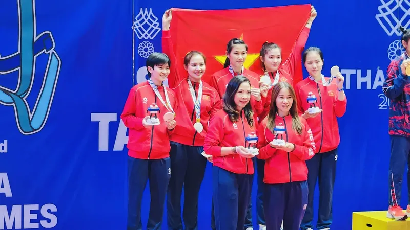Đội cầu mây nữ Việt Nam giành HCB nội dung regu trong ngày cuối SEA Games 33-2025. Ảnh: THANH SƠN