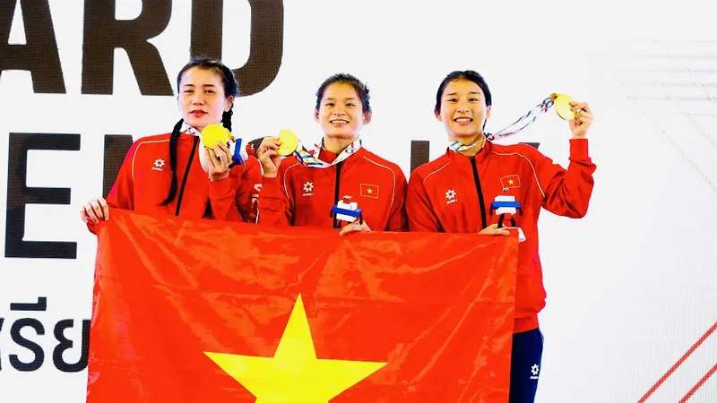 3 tuyển thủ Mỹ Hạnh, Mỹ Linh và Mỹ Trang đã nỗ lực thi đấu tại SEA Games 33-2025. Ảnh: DŨNG PHƯƠNG