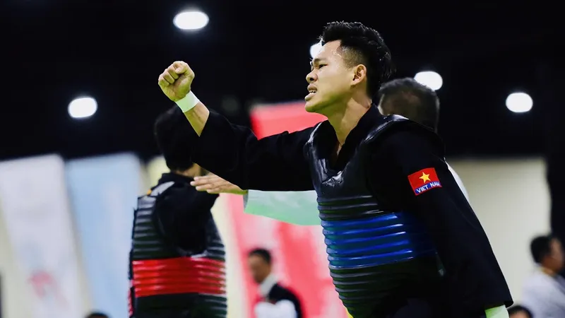 Tuyển thủ pencak silat Nguyễn Tấn Sang giành HCV tại SEA Games 33-2025. Ảnh: DŨNG PHƯƠNG