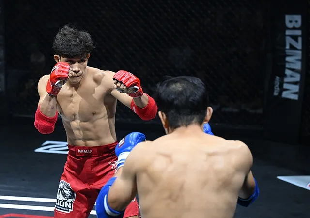 HLV Nguyễn Trần Duy Nhất tham gia ban huấn luyện chỉ đạo VĐV thi đấu giải MMA châu Á 2026. Ảnh: VMMAF