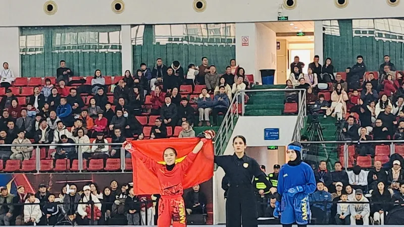 Lò Thị Phung giành chiến thắng tại trận đấu quyết định ở giải vô địch MMA châu Á 2026. Ảnh: TỐNG HÒA