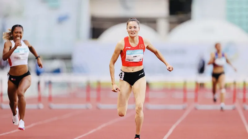 Quách Thị Lan chỉ thi đấu nội dung 400m rào tại SEA Games 33-2025, tuy nhiên cô được trở lại đội hình tiếp sức 4x400m trong năm nay. Ảnh: DŨNG PHƯƠNG