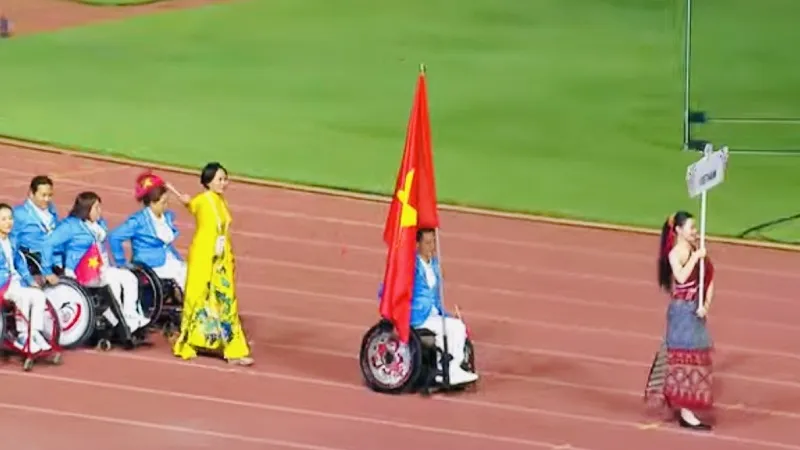Đoàn thể thao người khuyết tật Việt Nam tham dự Lễ khai mạc ASEAN Para Games 13. Ảnh: THÁI DƯƠNG