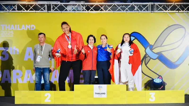 Nguyễn Thị Hải (áo xanh) đã có 2 HCV tại ASEAN Para Games 13 tại Thái Lan. Ảnh: THÁI DƯƠNG