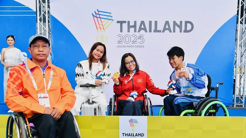 VĐV bơi người khuyết tật Vi Thị Hằng có kết quả tốt tại ASEAN Para Games 13. Ảnh: THÁI DƯƠNG