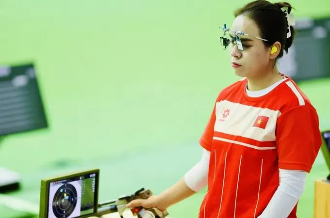 Xạ thủ Trịnh Thu Vinh và đồng đội sẽ đi Ấn Độ thi đấu giải vô địch súng ngắn, súng trường châu Á 2026 cuối tuần này. Ảnh: DŨNG PHƯƠNG