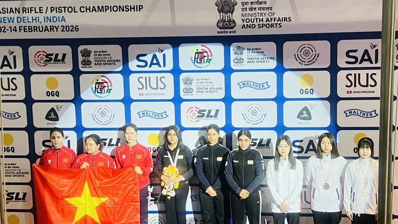 Trịnh Thu Vinh và đồng đội đã giành được HCB trong ngày 4-2. Ảnh: MINH MINH
