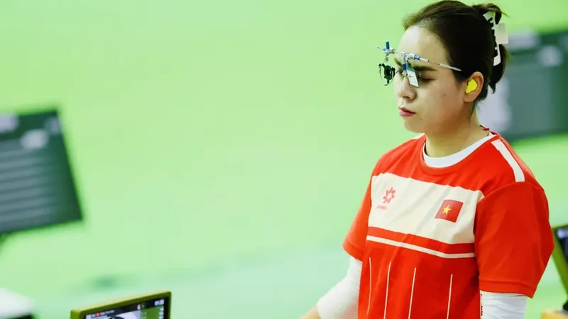 Xạ thủ Trịnh Thu Vinh của đội tuyển bắn súng Việt Nam. Ảnh: DŨNG PHƯƠNG