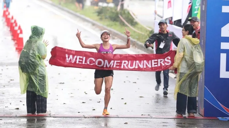 Cựu tuyển thủ quốc gia Phạm Thị Hồng Lệ có kết quả tốt hơn kỷ lục marathon - 42km nữ. Ảnh: VNM
