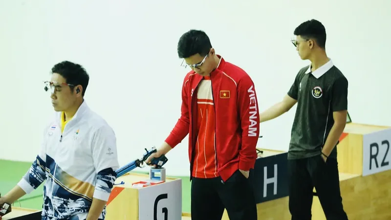 Xạ thủ Phạm Quang Huy của đội tuyển bắn súng Việt Nam. Ảnh: DP