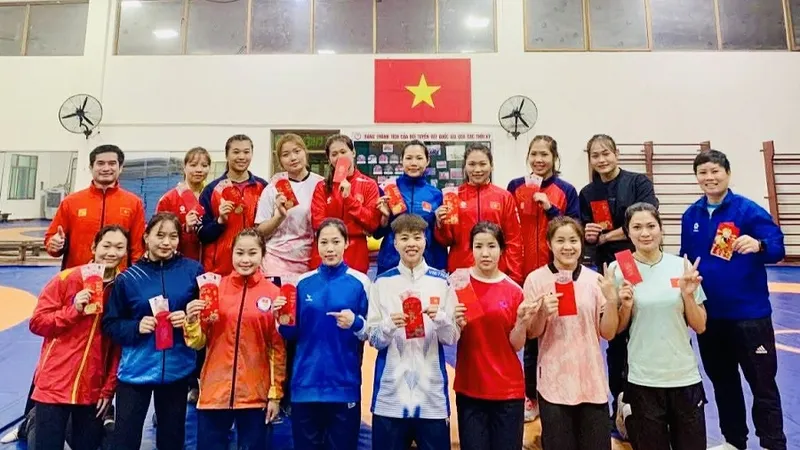 Đội vật tự do nữ Việt Nam tập trung ngày đầu năm mới 2026. Ảnh: MINH MINH