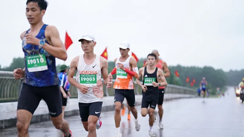 Hoàng Nguyên Thanh sẽ chuẩn bị thi đấu giải Tokyo Marathon 2026 sau khi được làm quen với đường chạy. Ảnh: TPM