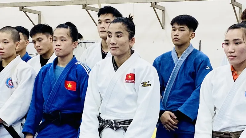 Võ sĩ Hoàng Thị Tình (giữa) đã không tập trung đội tuyển judo Việt Nam năm 2026. Ảnh: MINH CHIẾN