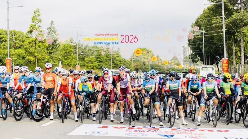 Các cua-rơ đã bắt đầu giải Biwase Tour of Vietnam 2026. Ảnh: XEDAPONLINE